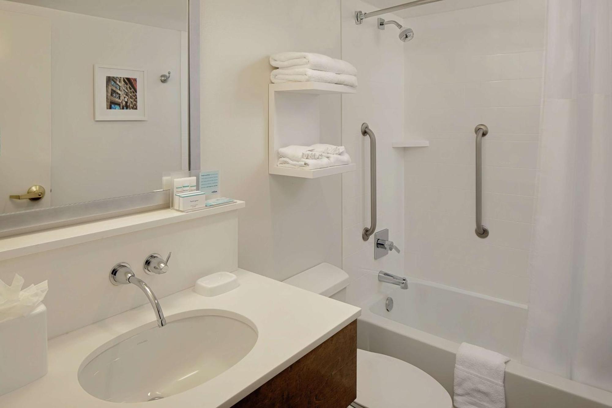 Hampton Inn Louisville Downtown Buitenkant foto