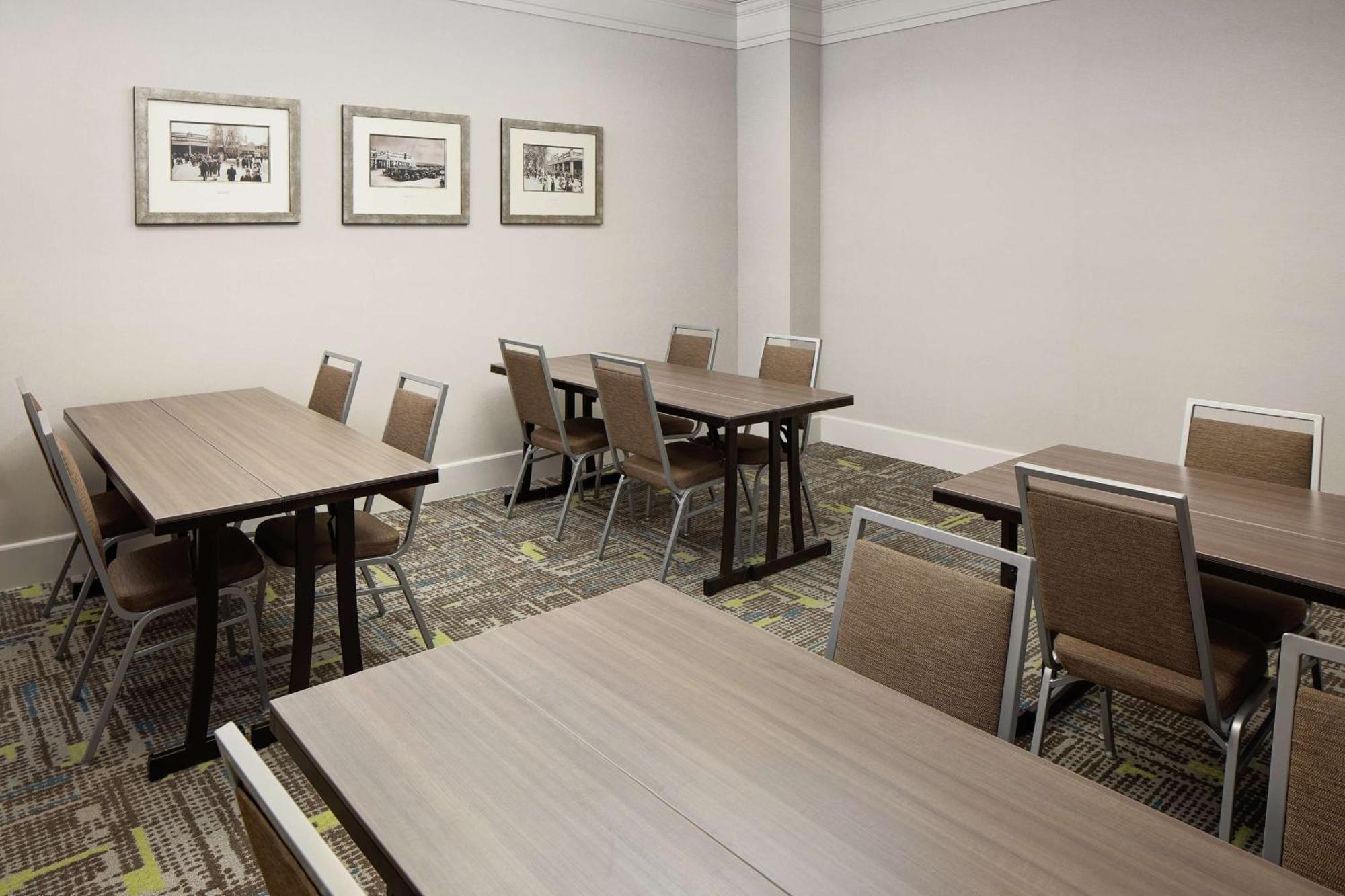 Hampton Inn Louisville Downtown Buitenkant foto