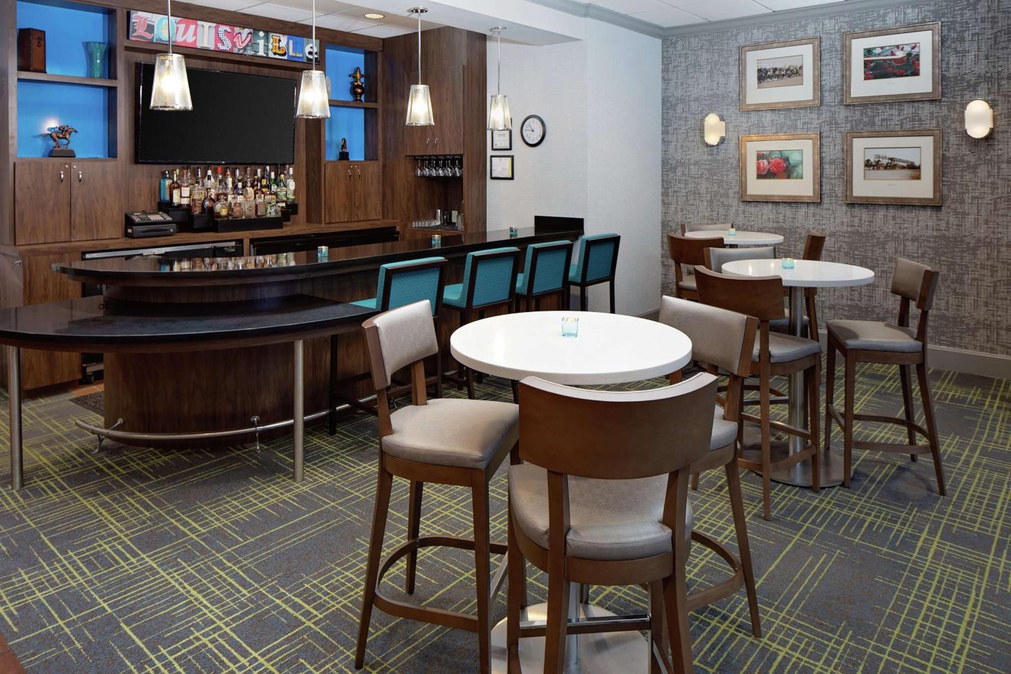 Hampton Inn Louisville Downtown Buitenkant foto