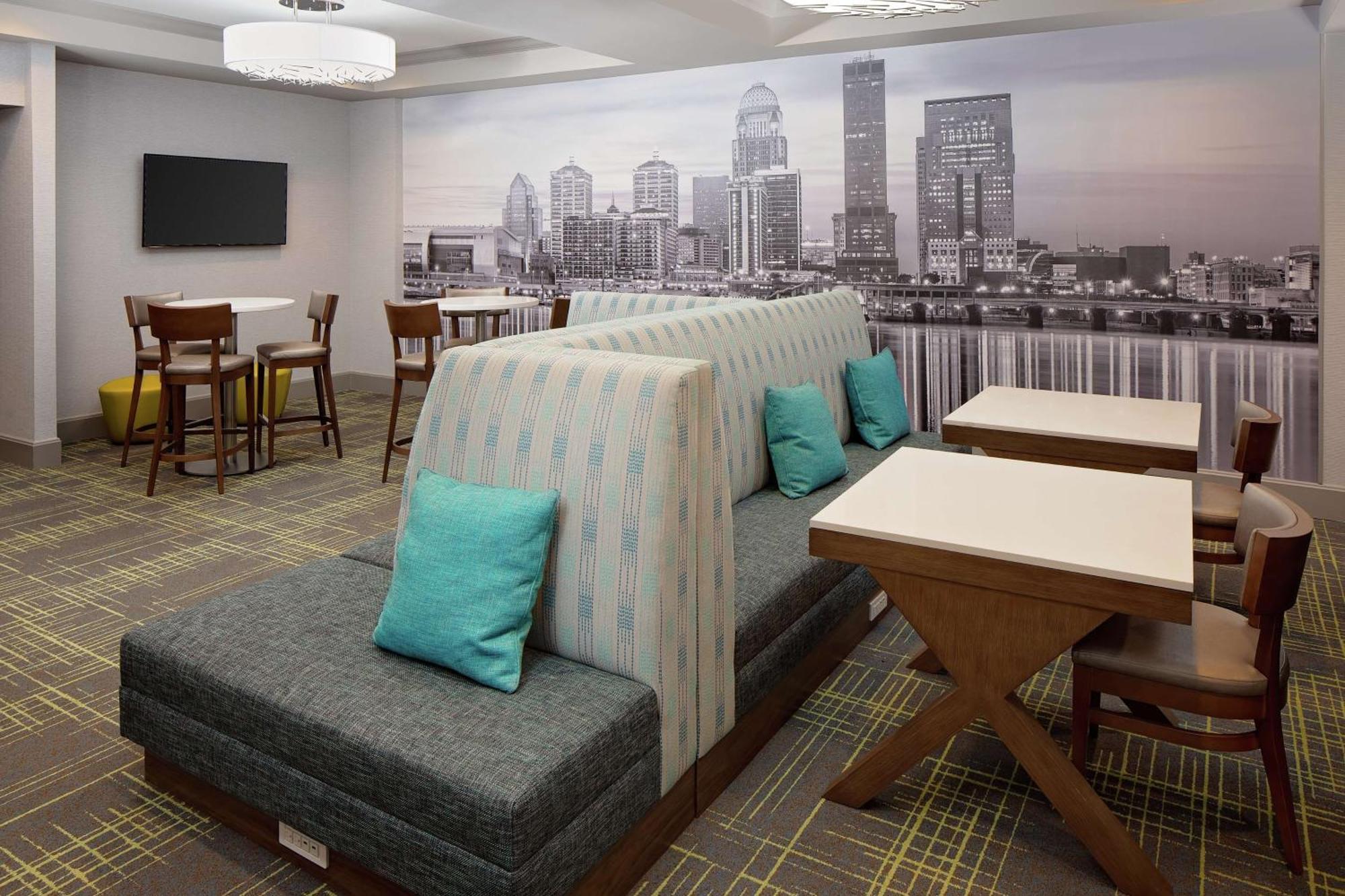 Hampton Inn Louisville Downtown Buitenkant foto