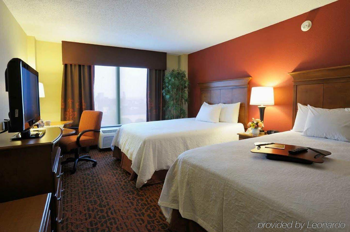 Hampton Inn Louisville Downtown Buitenkant foto