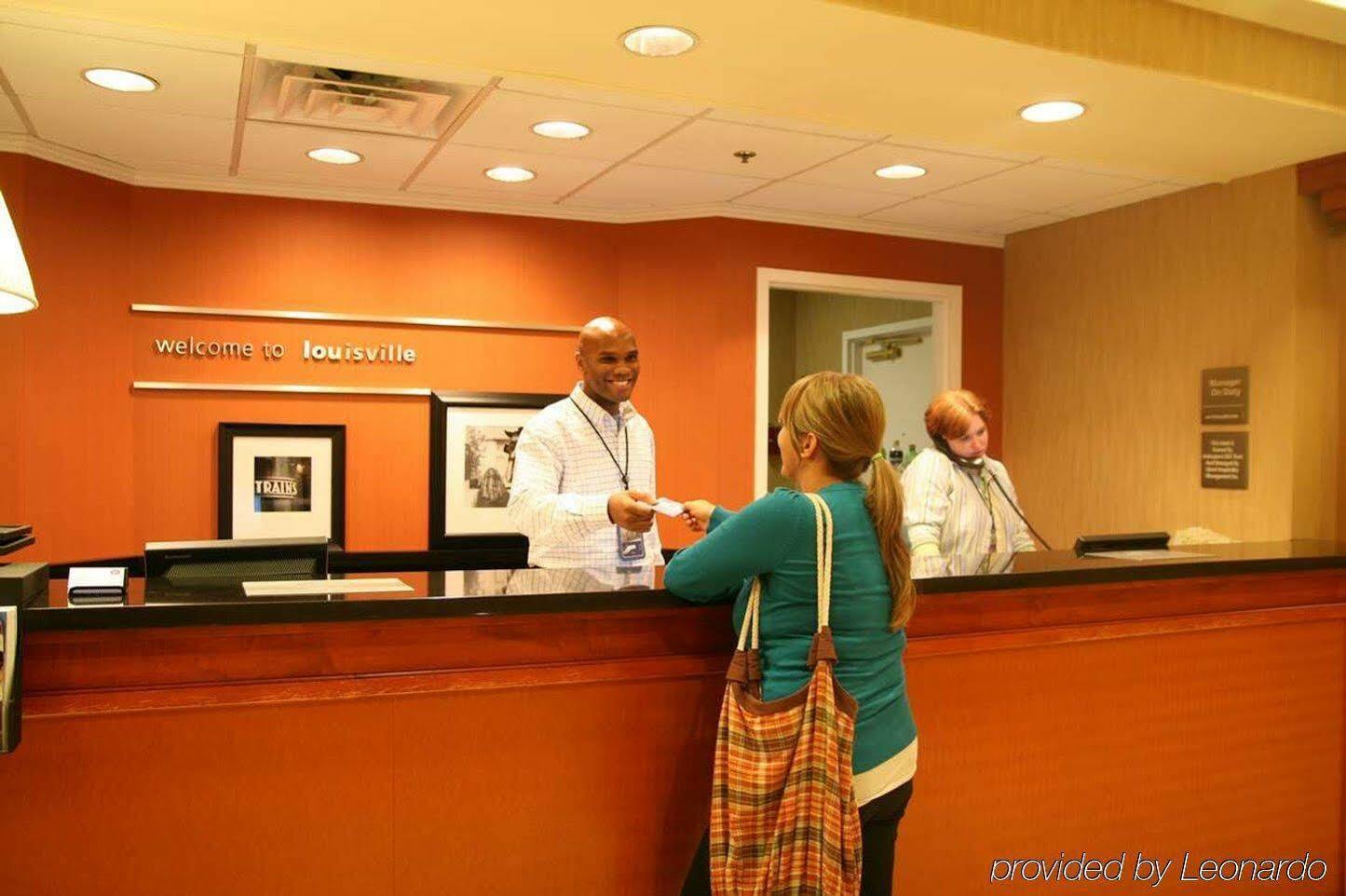 Hampton Inn Louisville Downtown Buitenkant foto